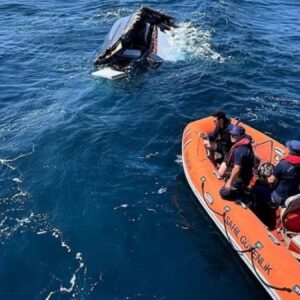 teknesi parcalanmis halde bulunan is insanini 13 kurbaga adam ariyor AlHKuY2q