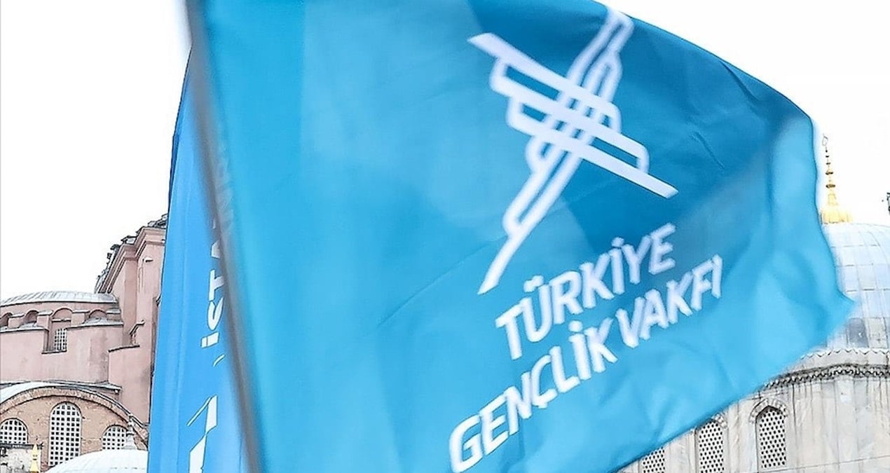 tugva haddini asti hakaretler yagdirdi ai9GAfmc