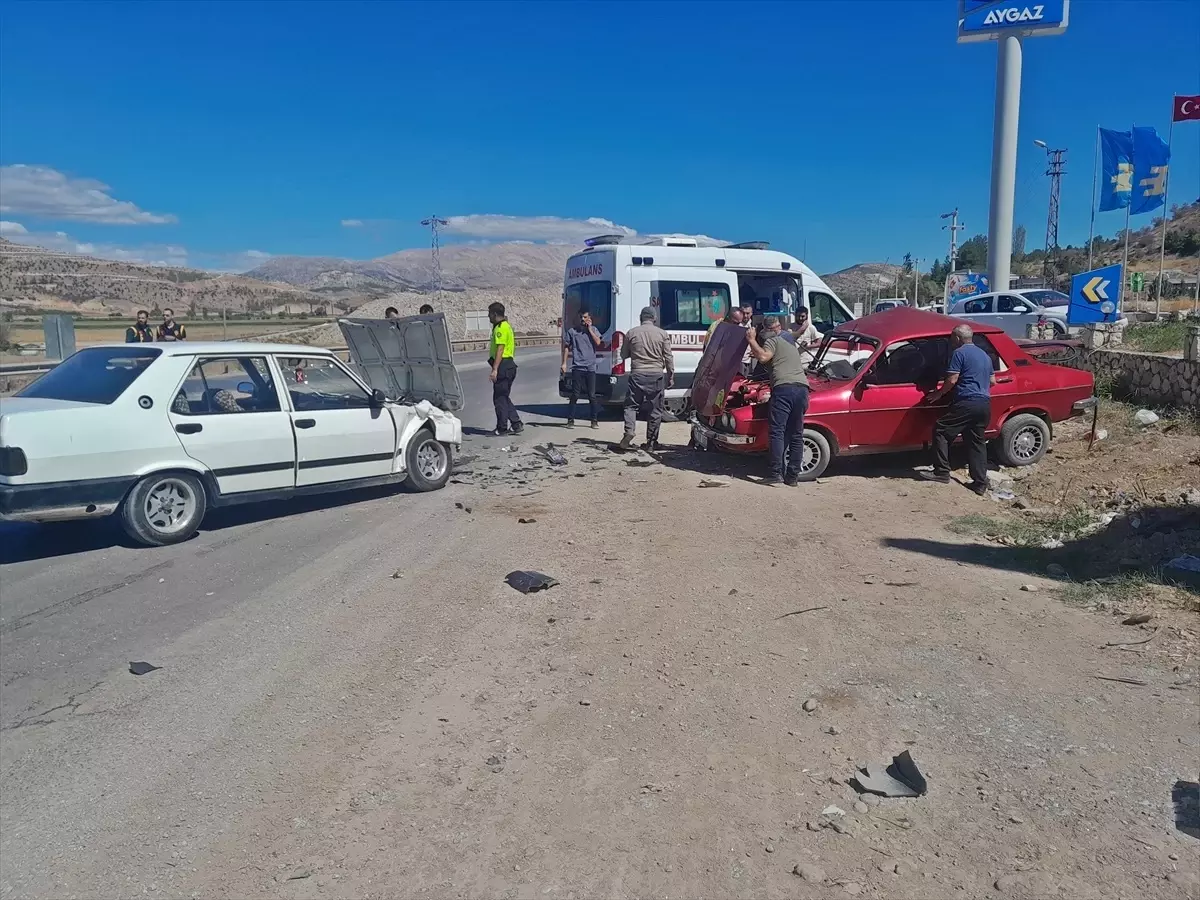 golbasinda trafik kazasi 2 yarali uLycu4xK