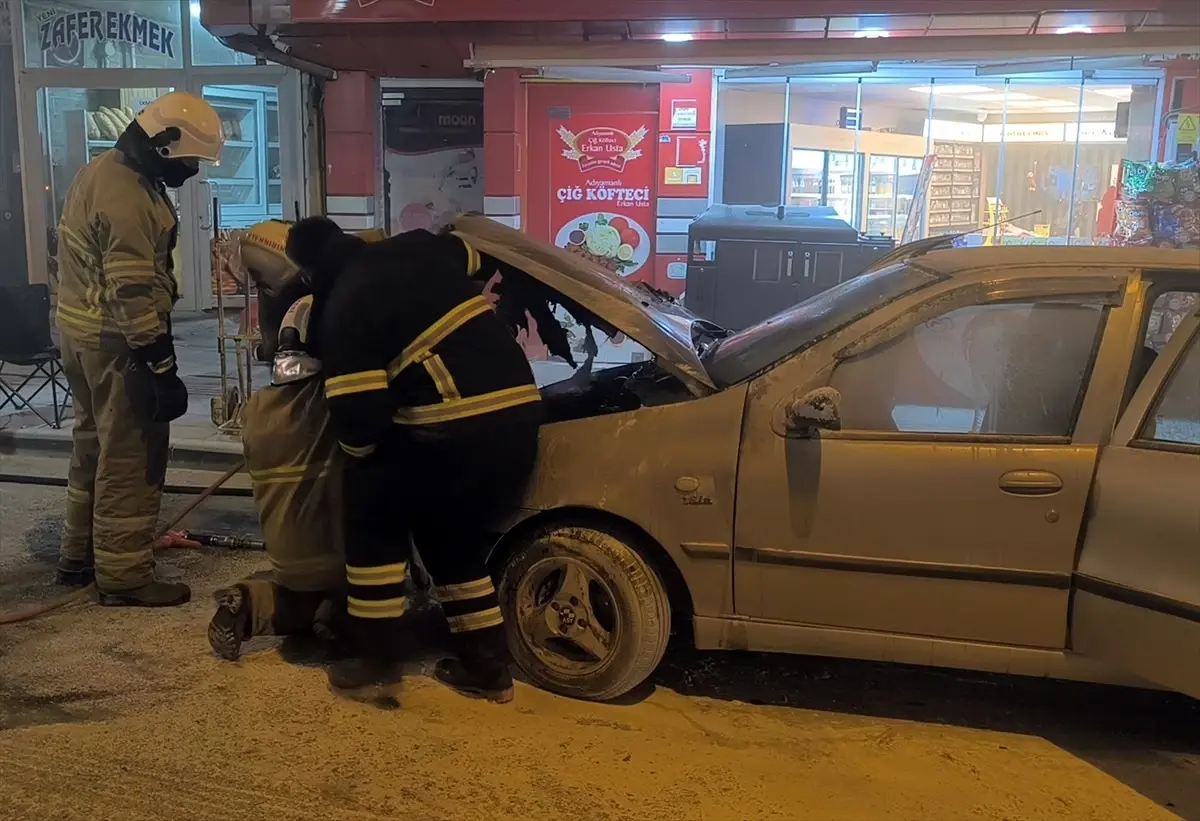 kirikkalede park halinde otomobil yangini dh8HPvjN