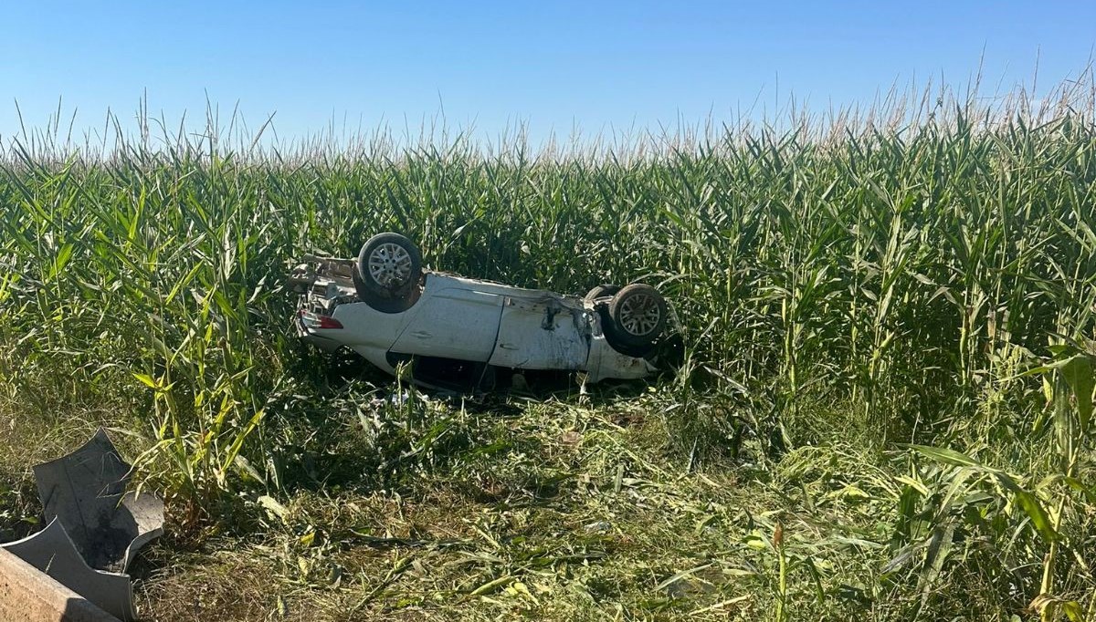otomobil takla atarak misir tarlasina uctu 1 olu 1 yarali F1ry8yfW