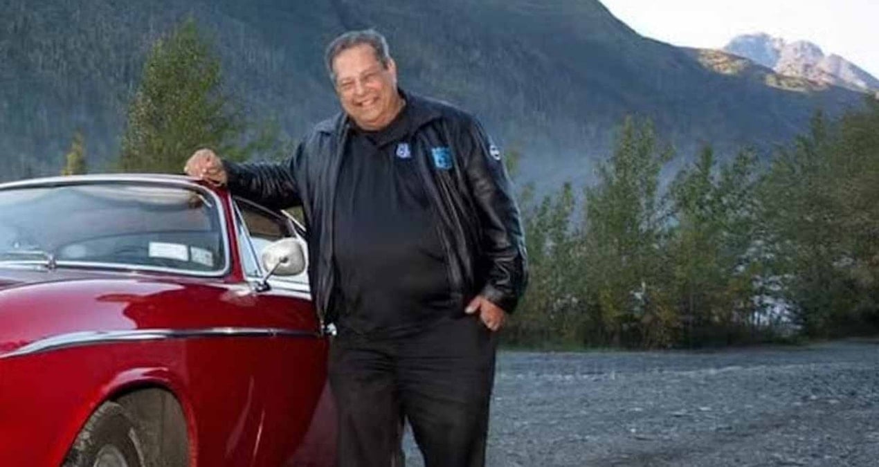 oyle bir yol yapti ki tarihin en yuksek kilometreye sahip arabasi unvanini aldi bu aya 7 kez gidip gelmek demek OQWdtWep