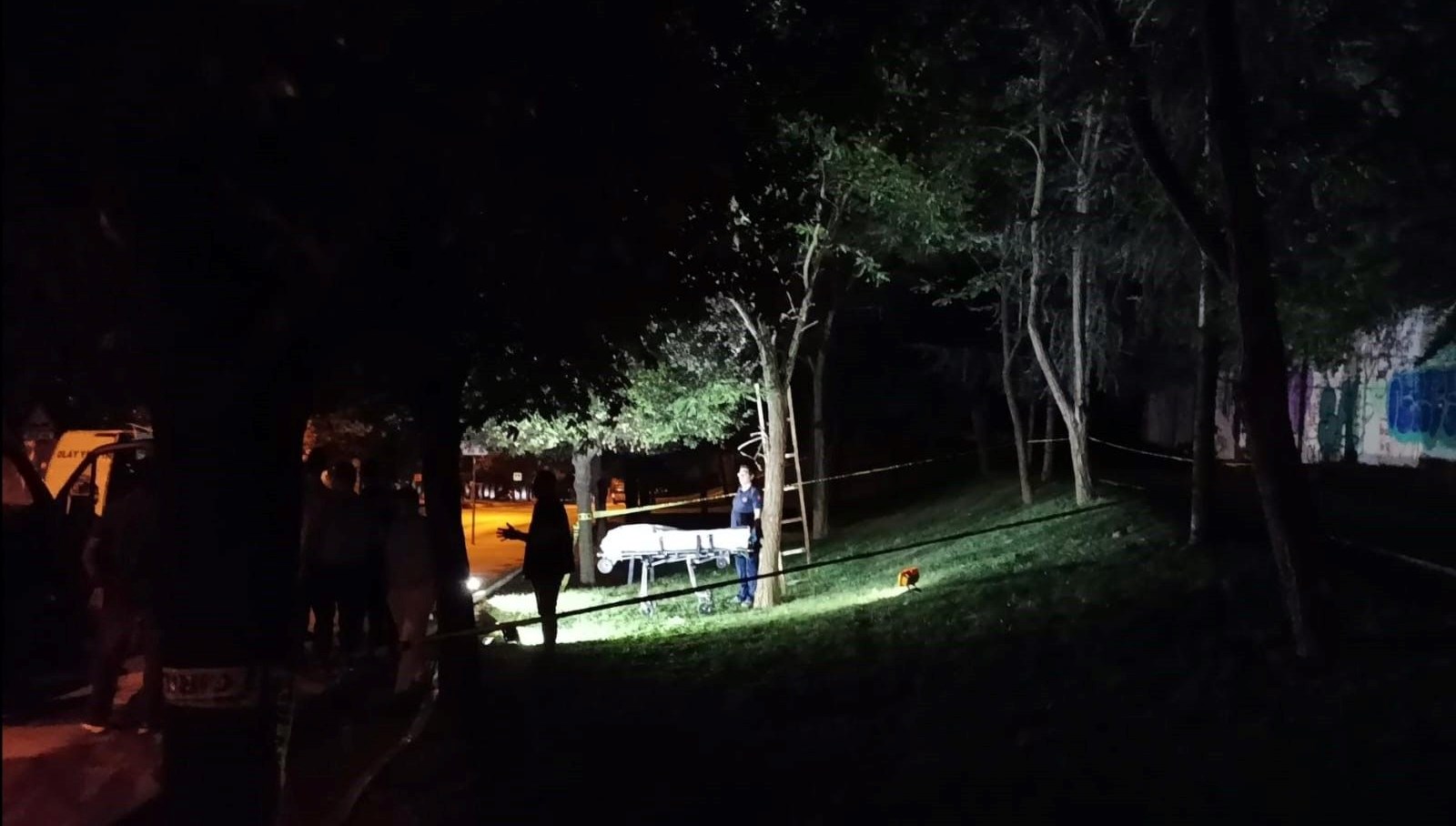 umraniyede yasli adam agaca asili halde olu bulundu Br3DXM9B