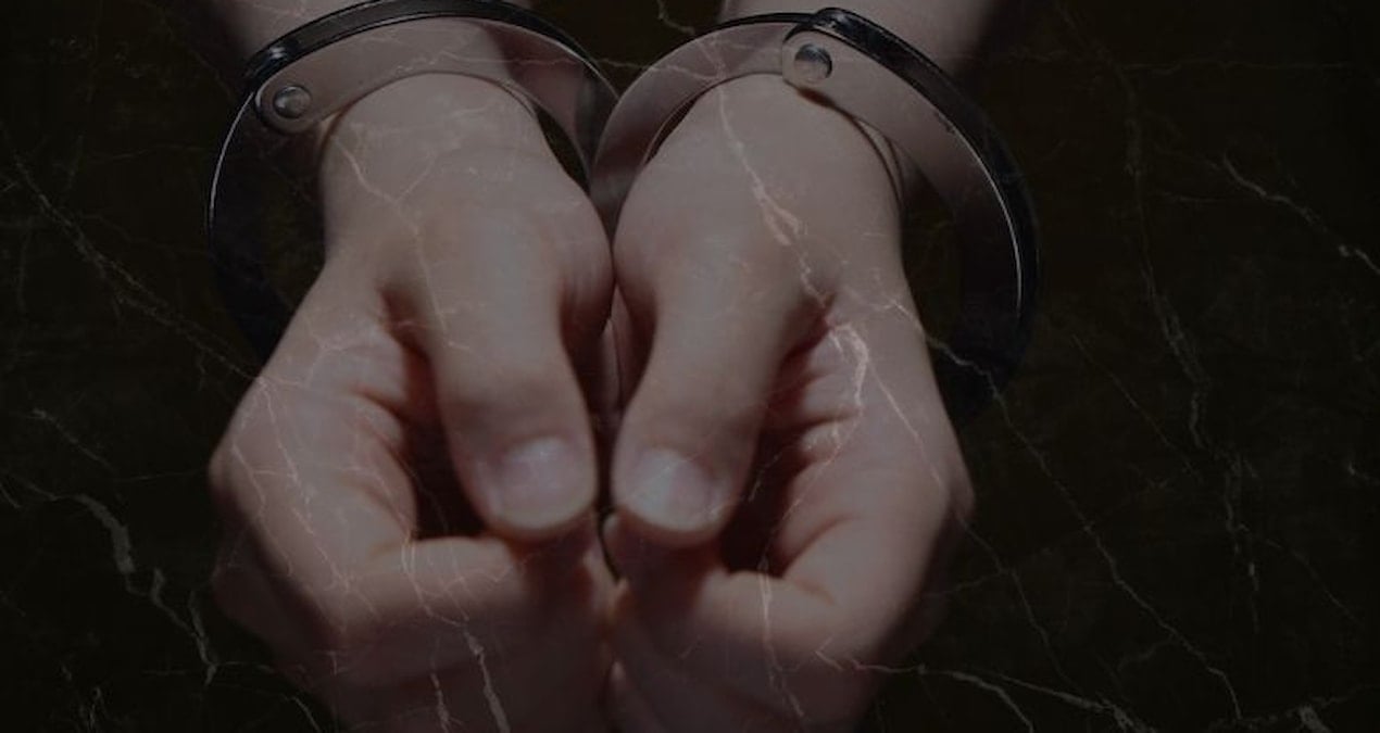 yaraladigi karisini rehin alan kisi tutuklandi hLnlijrc