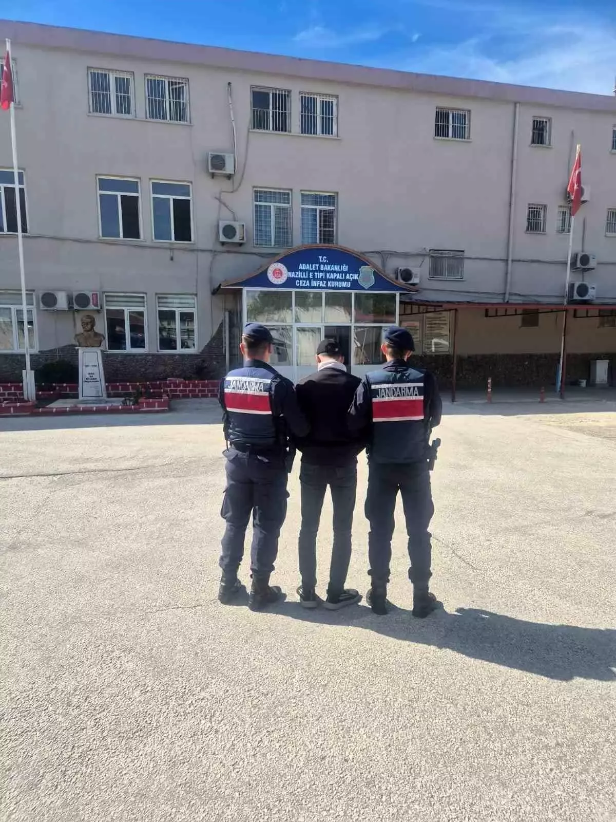 aranan hirsiz jandarma tarafindan yakalandi lf31aH2j.jpg