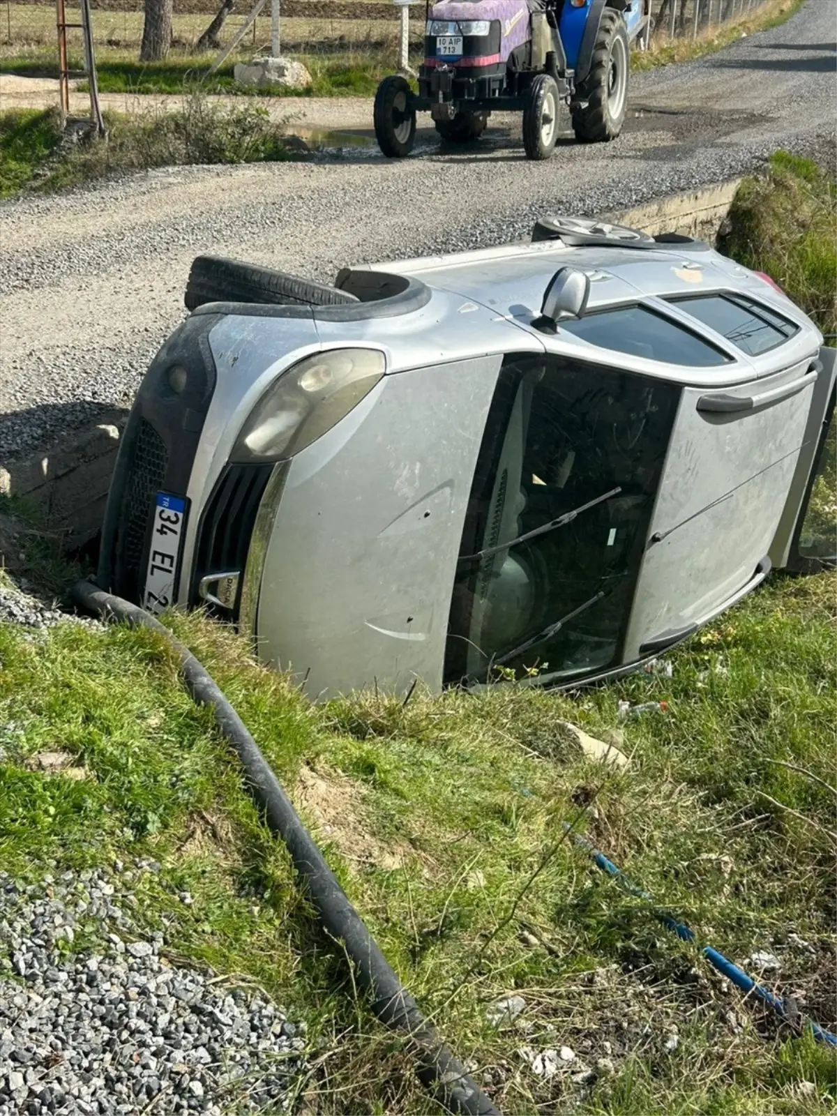 burhaniyede otomobil dere yatagina devrildi nyZfD2Oa.jpg