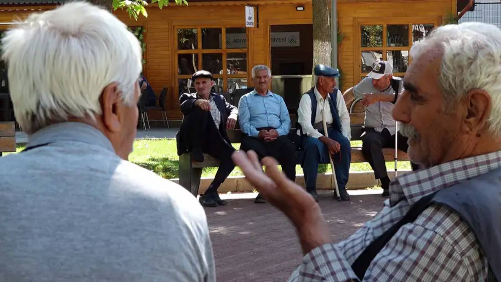 dusuk emekli ayligi ve hayat pahaliligi yasli yurttaslari iskura yoneltiyor NjNJt4d8.jpg