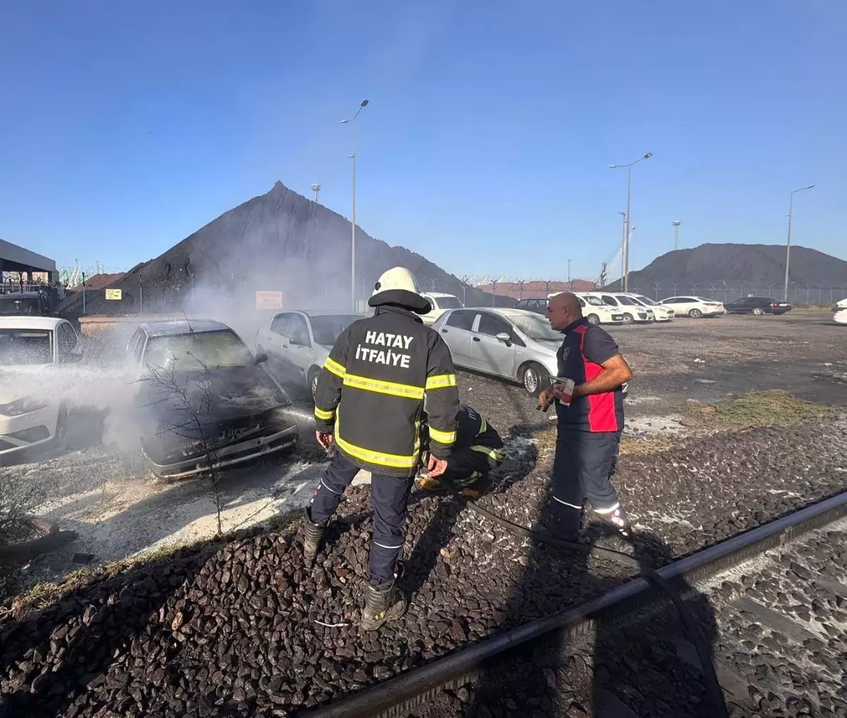 hatayda park halindeki otomobil alevlere teslim oldu pBy5OOLm.jpg