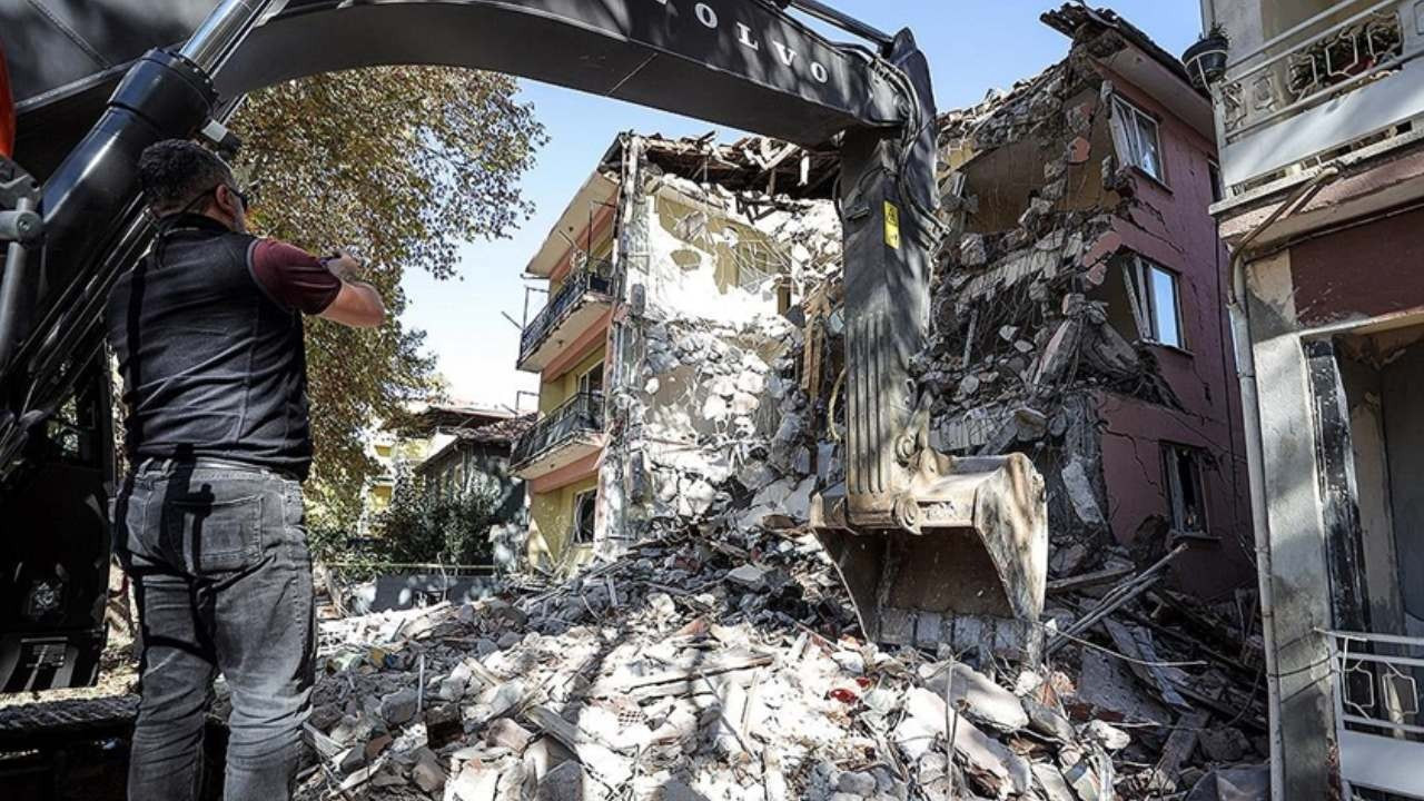 balikesirin sindirgi ilcesi afet bolgesi ilan edildi 3V5fx1eR.jpg