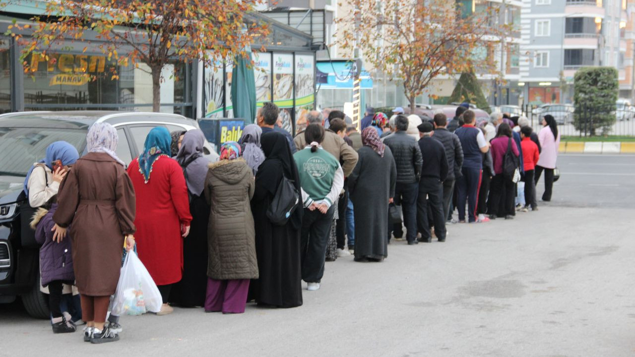 denizi olmayan sehirde hamsi 40 tlye dustu vatandas kuyruk olusturdu KpGPLGfc.jpg