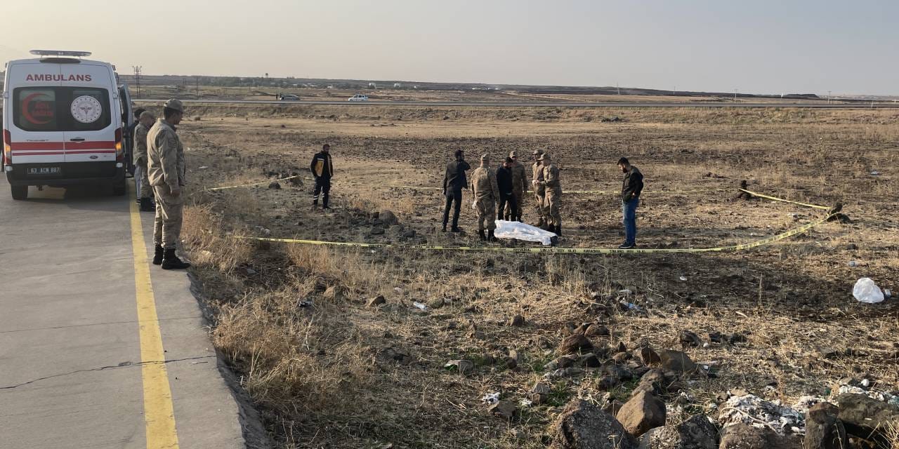 sanliurfada yol kenarinda erkek cesedi bulundu yakininda cok sayida bos kovan cikti hZzLgun3.jpg