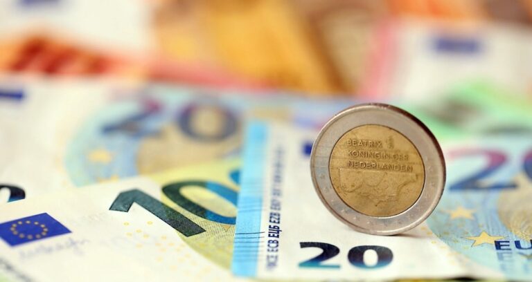 euro-bolgesinde-kamu-borcunun-gsyhye-orani-yuzde-878-oldu-aZNTCi5J