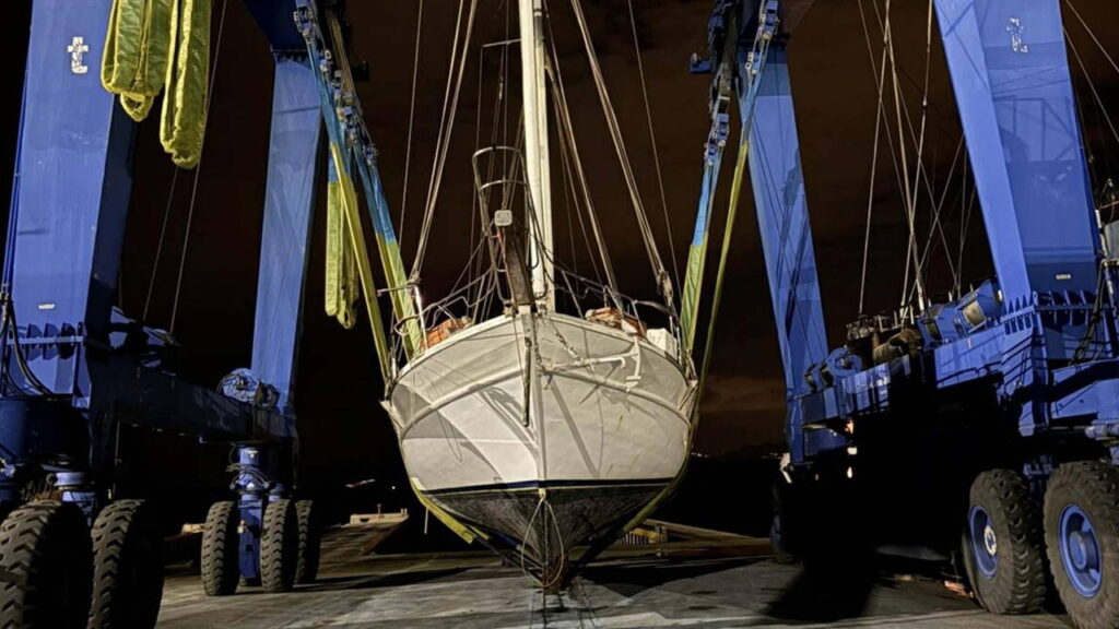 muglada-panik-anlari-tekne-su-aldi-icindeki-3-kisi-kurtarildi-XjACXF29